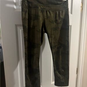 Lululemon capri camo Leggings
